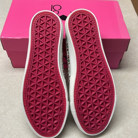 Corky’s women’s size 7 Babalu-Winter Edition Sneakers, Knit Trees - Picture 2 of 5